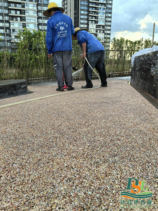 【廣州地石麗】黃色露骨料透水混凝土施工效果來啦！